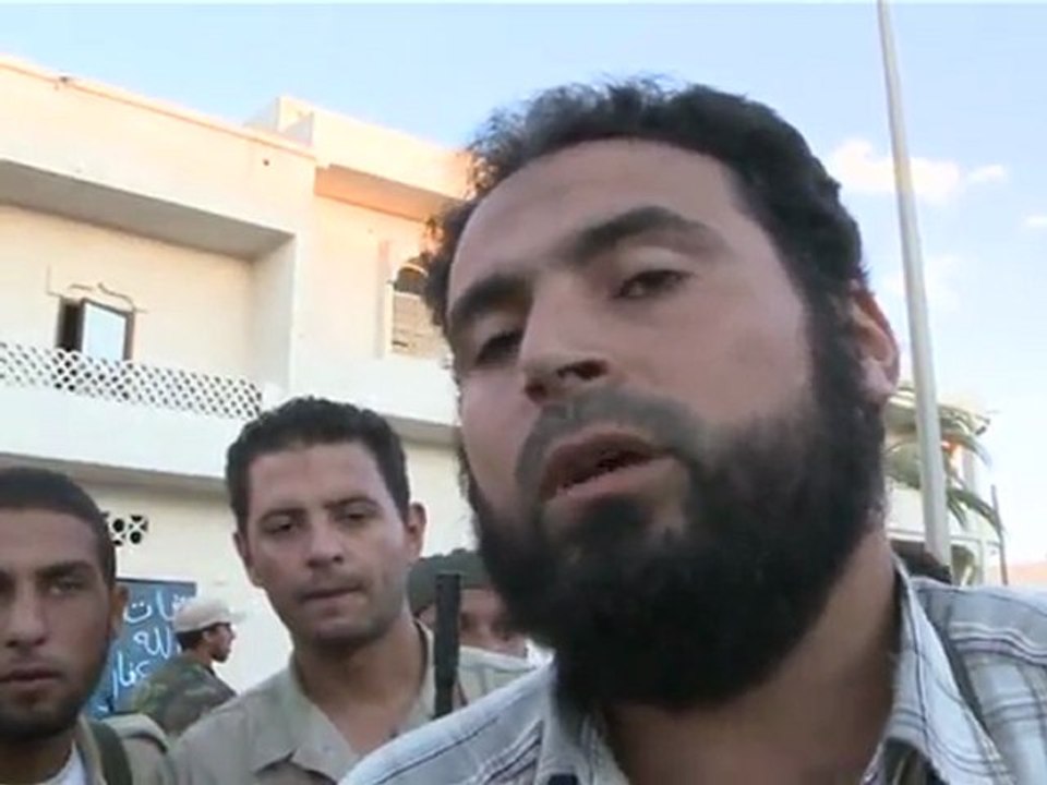Residents continue to flee Sirte