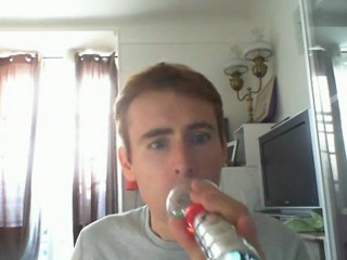 Wiwi égratigne "honey" de Willy Denzey