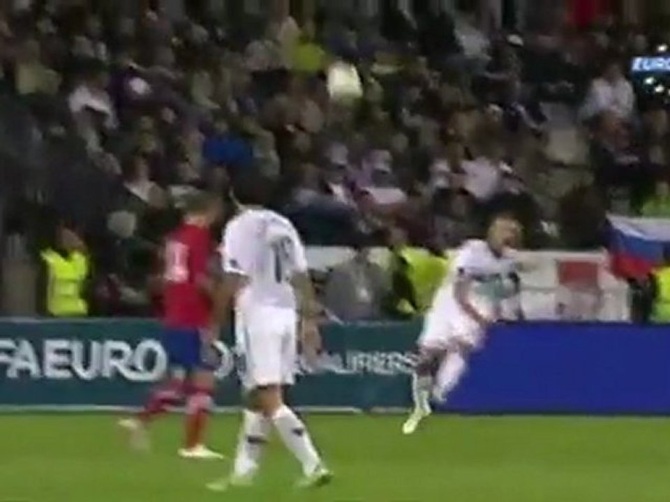 Coup franc lobbé de 40 mètres de Vrsic !