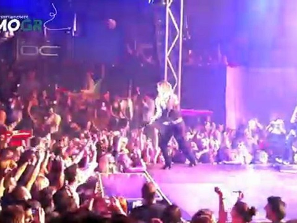 Το WWW.COSMO.GR στην Άννα Βίσση