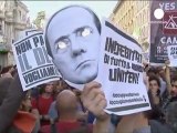 Berlusconi chiede la fiducia, opposizione diserta
