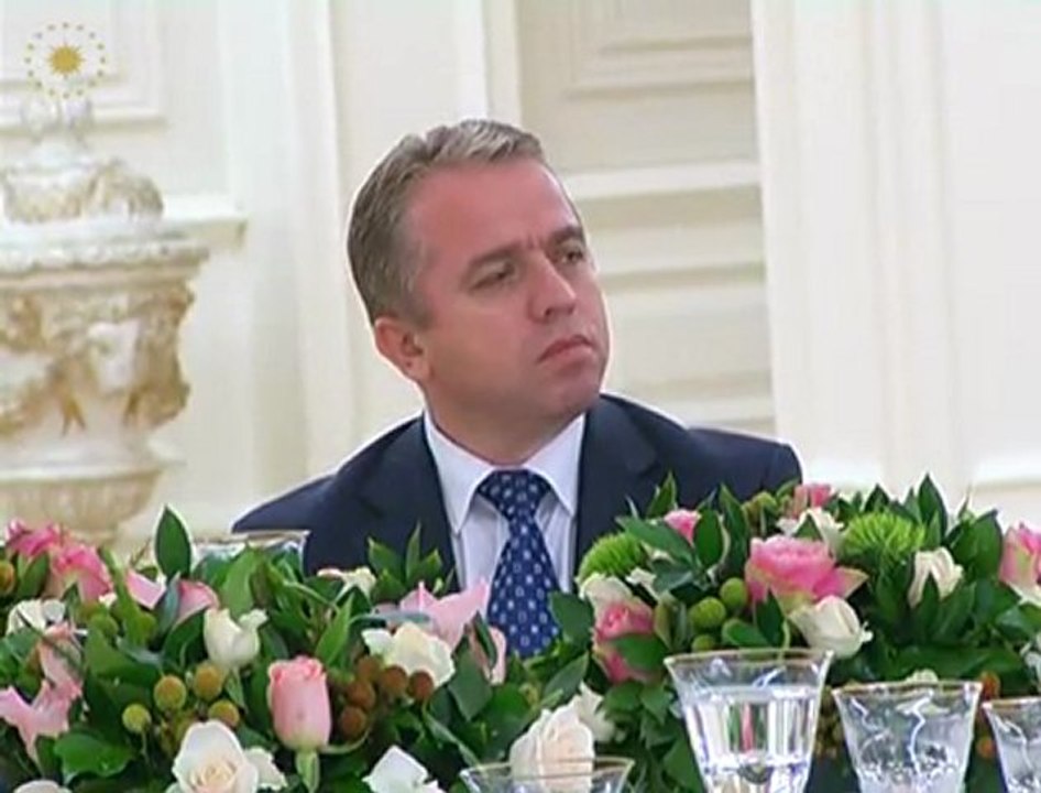 Cumhurbaşkanı Bamir Topi ve eşi Teuta Topi'nin onuruna resmî akşam yemeği verdi