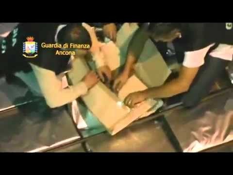 Ancona - Arrestato un cittadino albanese in possesso di 370 kg di marijuana