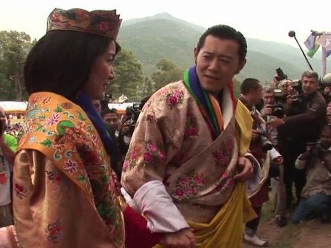 Bhutan king and queen greet well-wishers
