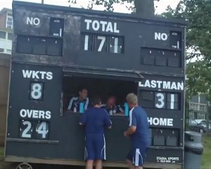 Robbie Savage takes up cricket