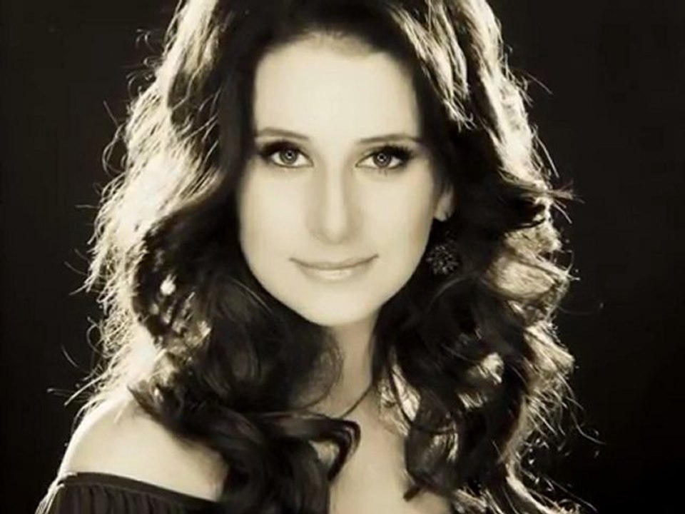 GAMZE AKIN  BIZ O ZAMANLAR