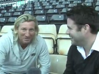 Robbie makes Lee an offer he can't refuse....