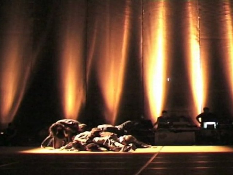 Καλλιτεχνικό Γυμνάσιο 2007 "οι μάχες του Μαραθώνα", φεστιβάλ Αθηνών, γενική πρόβα.