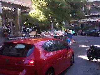 Σκουπίδια στους δρόμους