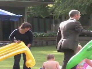 Comedian makes fun of modern art and the Swiss obsession with order