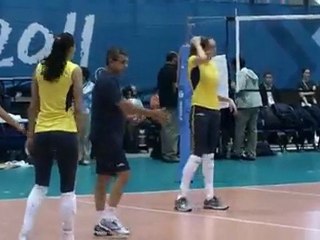 Zé Roberto distribui broncas nas meninas do vôlei; veja - Rumo a 2012 - Terra