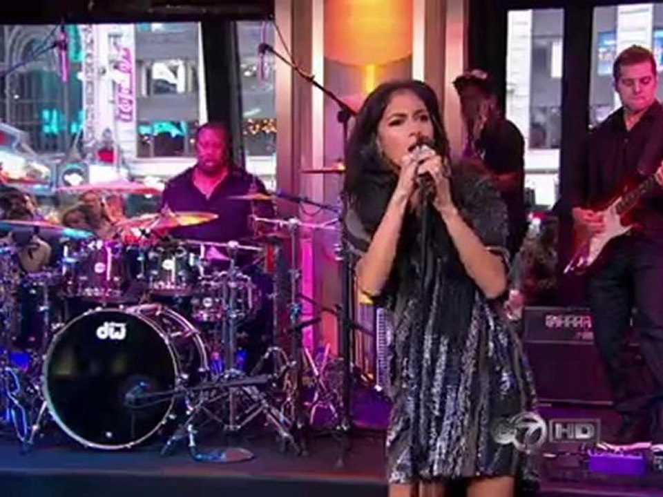 Nicole Scherzinger - Right There (Good Morning America - 12th October 2011)