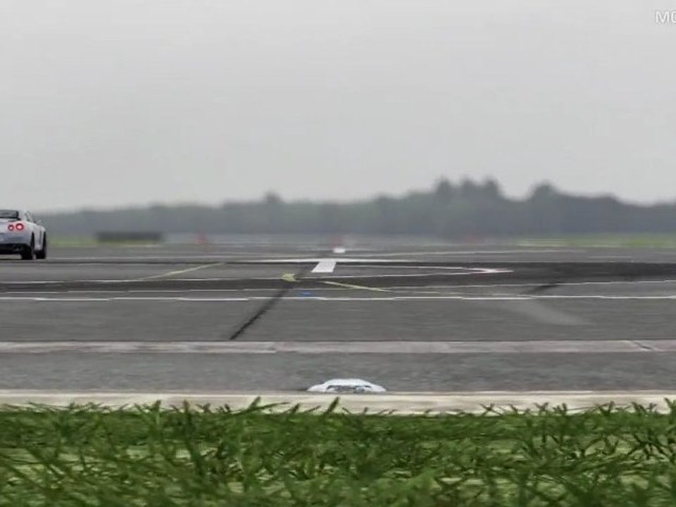 Forza Motorsport 4 - Lexus LF-A vs Nissan GT-R SpecV - Drag Race