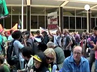 Wall Street protestoları küresel eyleme dönüştü