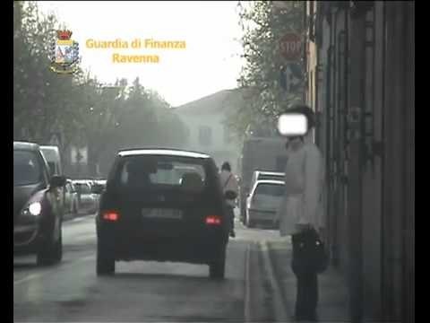 Ravenna - Scoperta falsa cieca parrucchiera