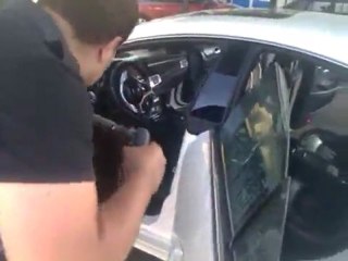 Neuen Mercedes waschen