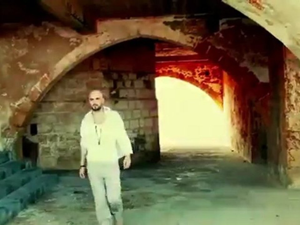 Soner Sarıkabadayı - Tuzlu Su 2011 Orjinal Video Klip
