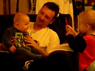 FOU RIRE ENTRE FRERE