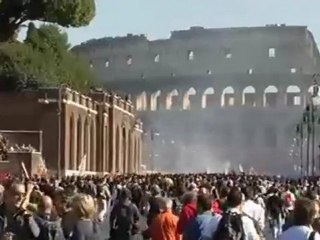 Les Black-Blocks parmi les indignés à Rome