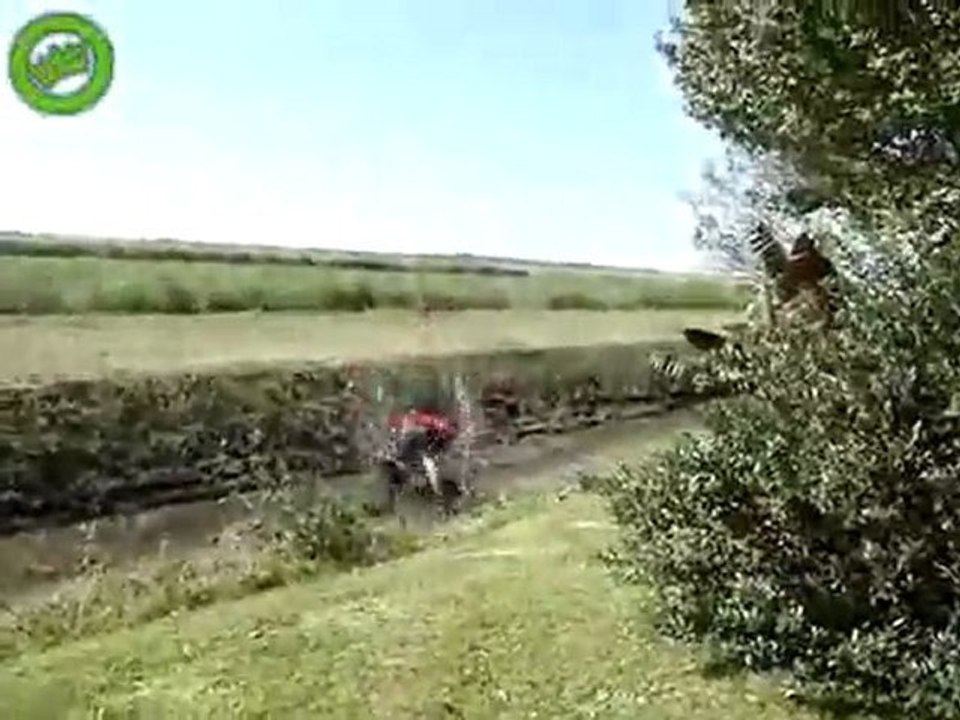 Motorcrossert vs Greppel fAIL