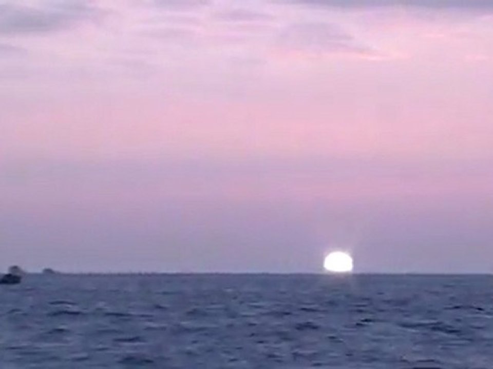 Lever du soleil vue du phare des pierres noires.