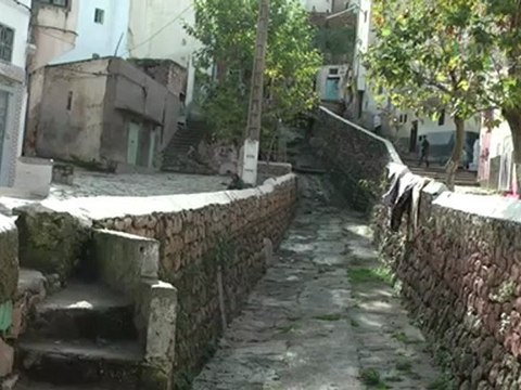 Dar KamalChaoui maison d'hôtes à Bhalil village pittoresque 24km proche de Fès, 3km de Sefrou, 60 de Meknes excursion randonnées balades Treck nature compagne montagne Atals Mountains guesthouse riad medina Fez Gastzimmer chambre ferienhouse Hotel pen