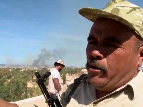Libya fighters and Kadhafi loyalists resume battle