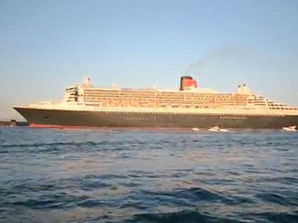 Port de Cherbourg : départ du Queen Mary 2 le 15 octobre 2011 - Par CLEMENT LEPETIT - www.cherbourgescale.over-blog.com
