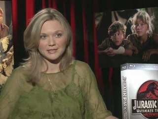 Ariana Richards - Contact With the Cast - Featurette Ariana Richards - Contact With the Cast (Anglais)