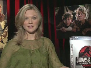 Ariana Richards - T-Rex Attacking the Car - Featurette Ariana Richards - T-Rex Attacking the Car (English)