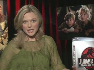 Ariana Richards - Working With Steven Spielberg - Featurette Ariana Richards - Working With Steven Spielberg (Anglais)