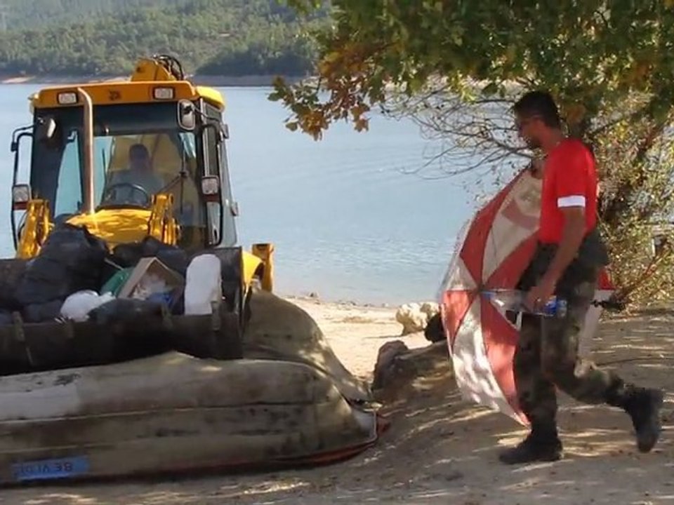 Nettoyage du Lac de Saint Cassien vidéo 1 Loulous du Lac Victoria Gil/Dorenlot