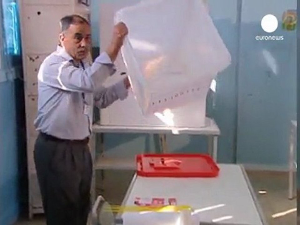 Des milliers de Tunisiens manifestent contre la censure