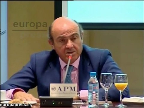 De Guindos: Hay que respetar independencia Banco de España