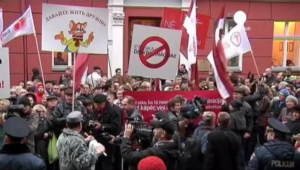 "Vincitori e discriminati". Protesta dei filorussi a Riga