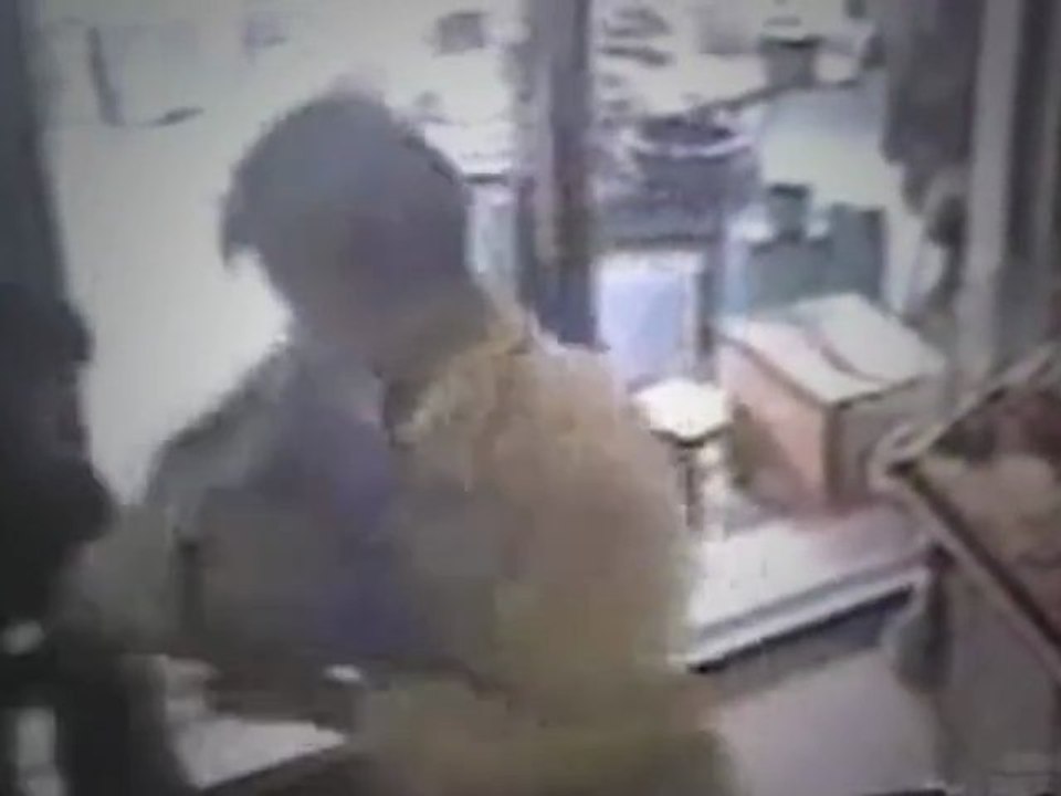 Brutal Stick/Machete Attack : Less than 10 Seconds to Survive