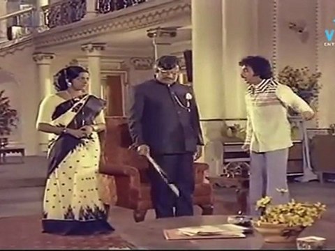 18 Vayathenela - Kamalhassan discusses to his lover's parents