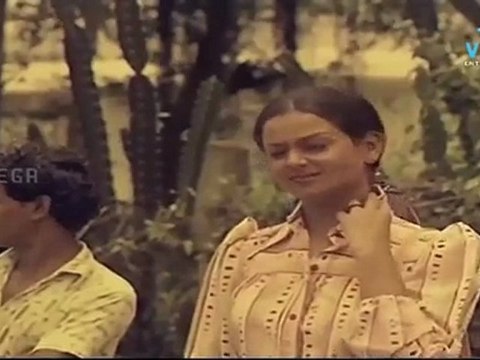 18 Vayathenela - Kamalhassan Romance Scene