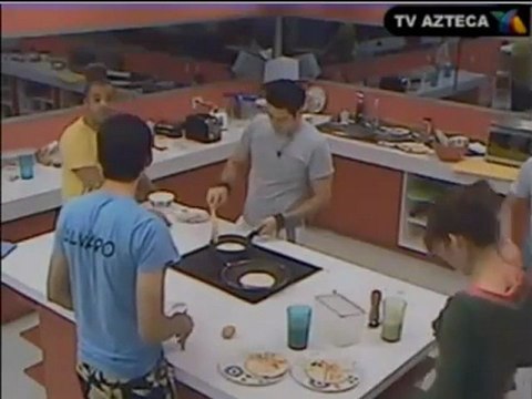 Esmeralda y Johnny besos mañaneros -