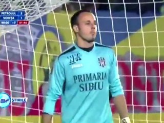 Insolite : il proteste en refusant d'arrêter un penalty !