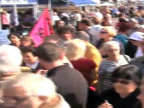 Manifestation en faveur des Rroms devant la mairie de Marseille