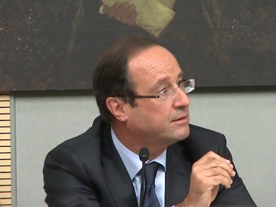 François Hollande s'adresse au groupe PS de l'assemblée nationale