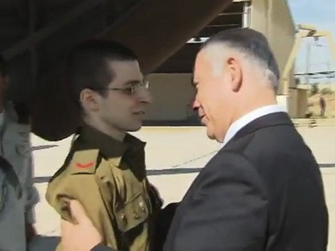 Gilad Shalit rencontre Netanyahu , Barak, Noam a Tel Nof IAF base