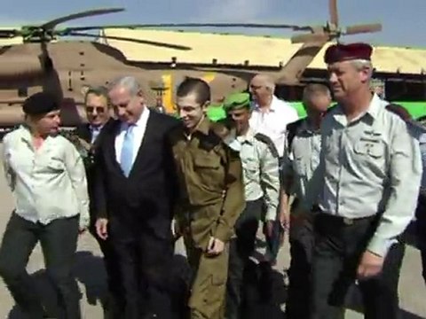 Israël: Gilad Shalit retrouve sa famille