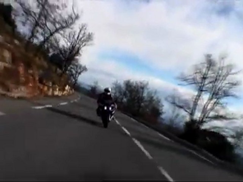 2009 Yamaha R1 VS Honda Fireblade