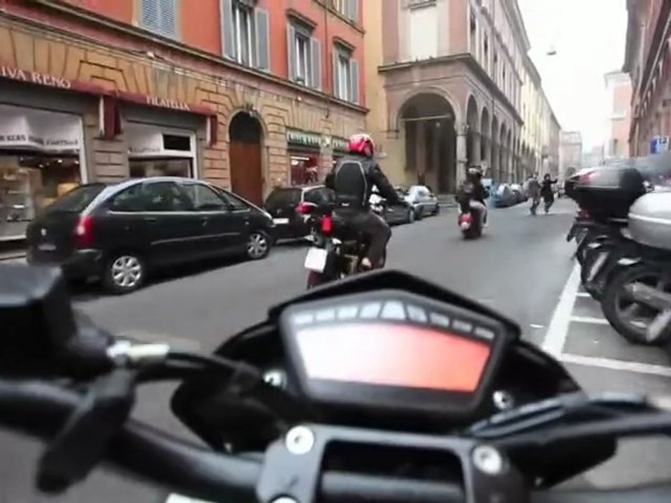 Ducati 796 Hypermotard vs Aprilia Dorsoduro Factory