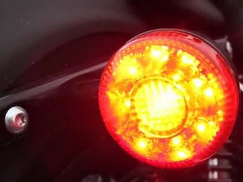 Harley Sportster Iron 883 v Honda VT750C Shadow