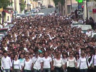 Suicide au lycée: émotion lors de la marche blanche à Béziers