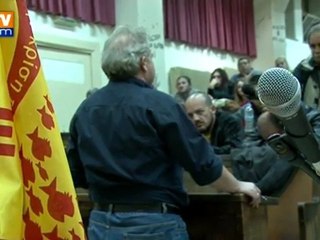 Des Grecs refusent de payer leurs impôts