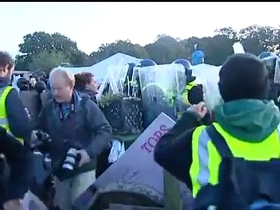 EVICTION: Clashes and fires at Dale Farm